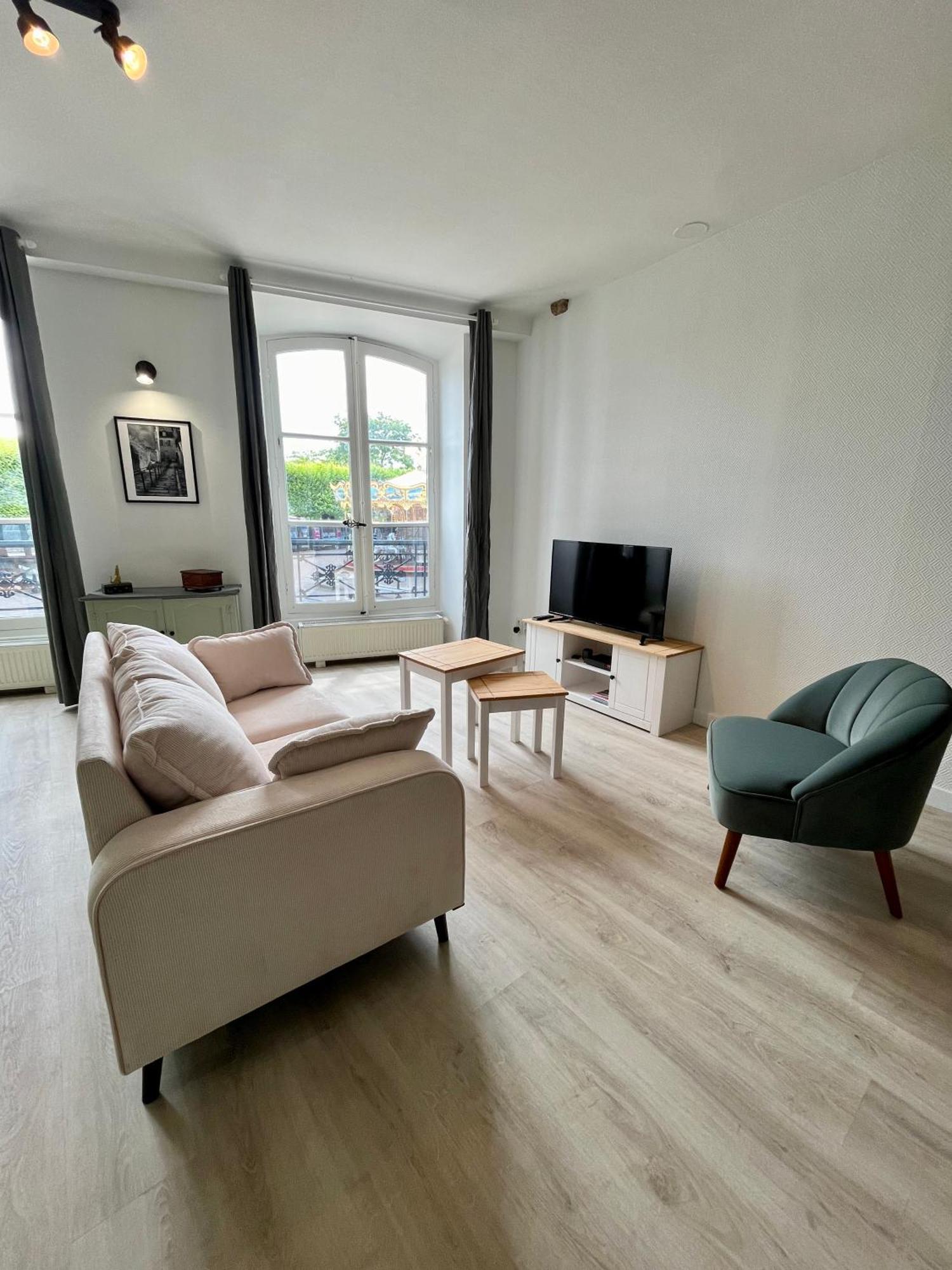 La Place Du Chateau - Vue Exceptionnelle Sur Le Chateau De 布鲁瓦 外观 照片