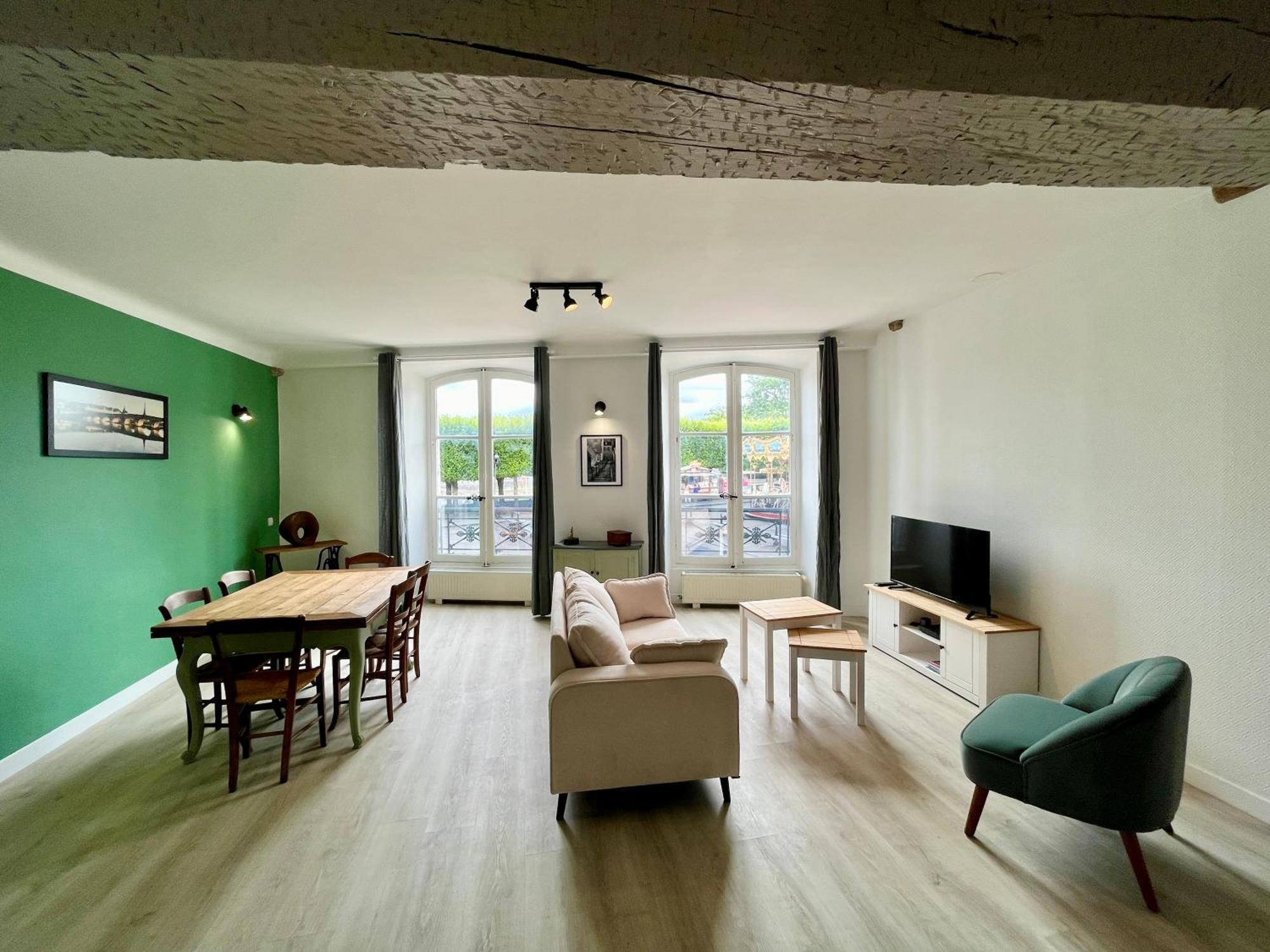 La Place Du Chateau - Vue Exceptionnelle Sur Le Chateau De 布鲁瓦 外观 照片