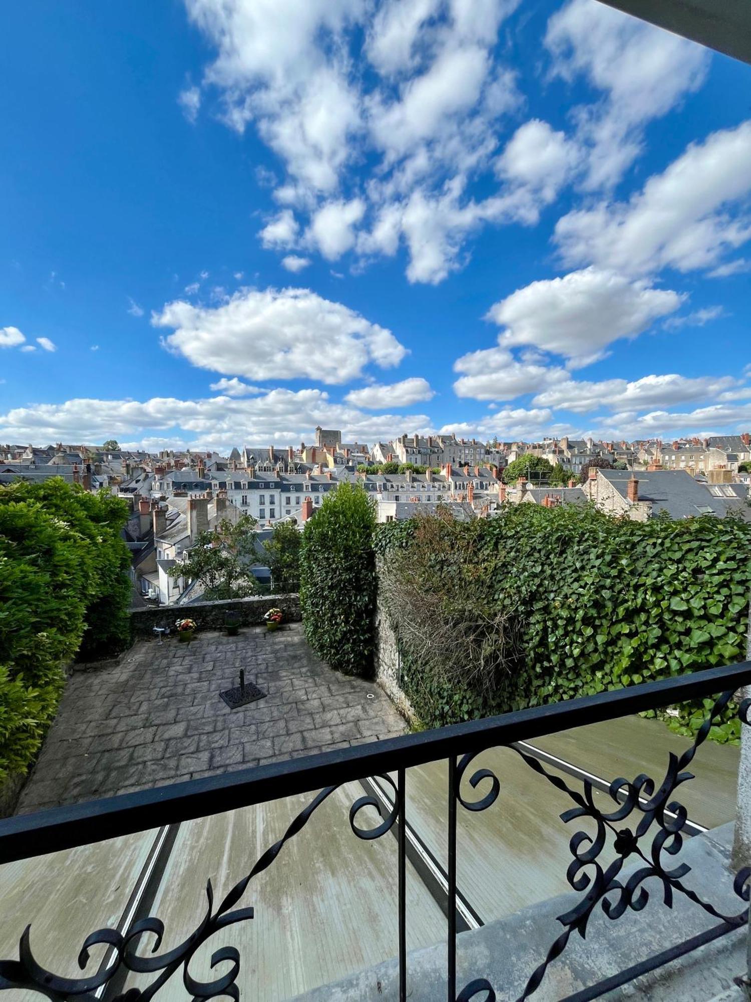 La Place Du Chateau - Vue Exceptionnelle Sur Le Chateau De 布鲁瓦 外观 照片